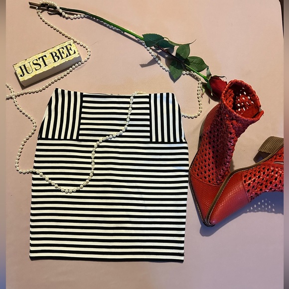 NWT FOREVER 21 STRIPES SKIRT - Picture 9 of 10